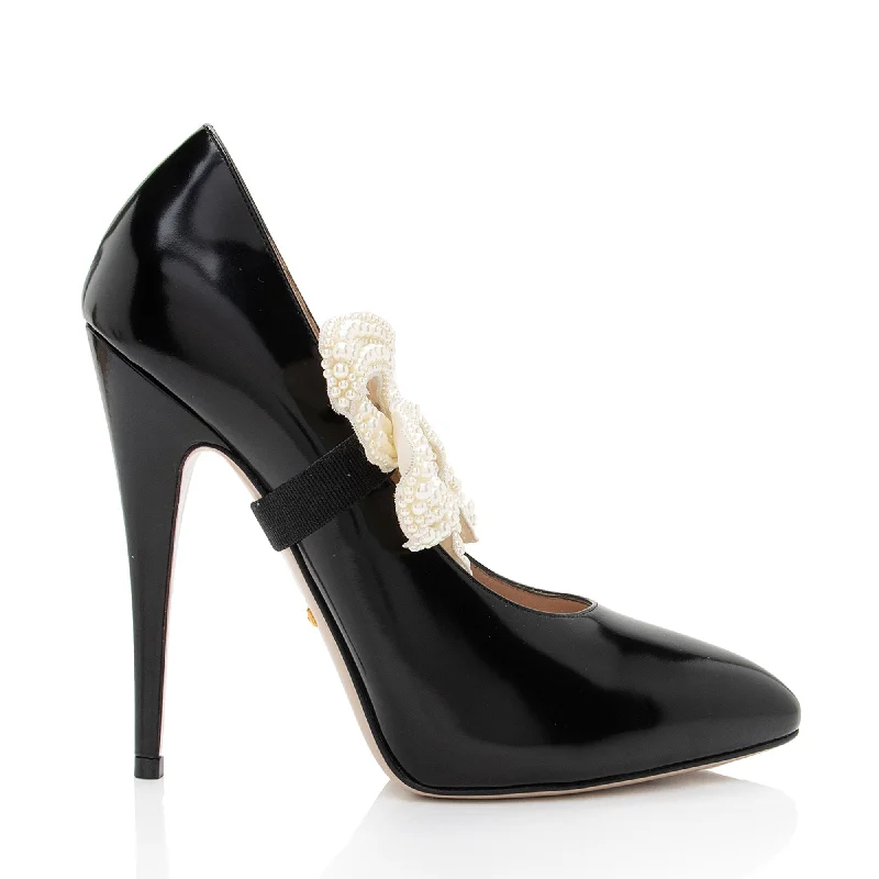 Women's holiday party stiletto heel pumps with a festive touchGucci Polished Leather Removable Faux Pearl Bow Pumps