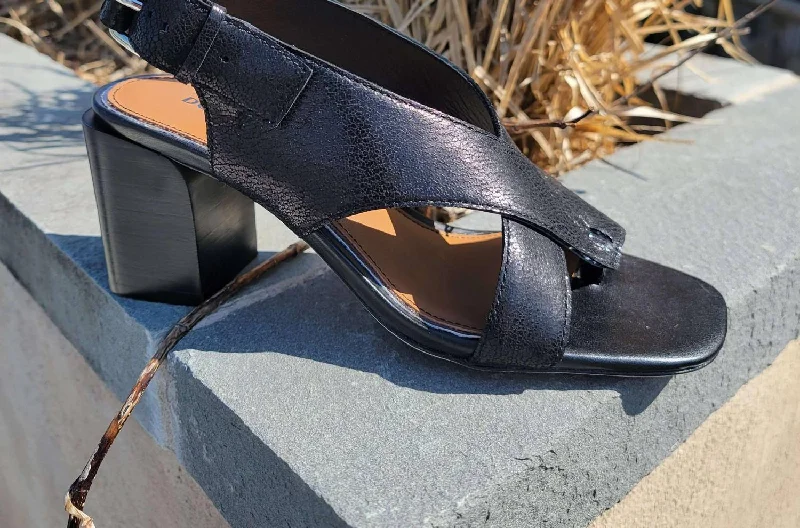 Women's brocade stiletto heel pumps with a vintage feelPasha Sandals In Black