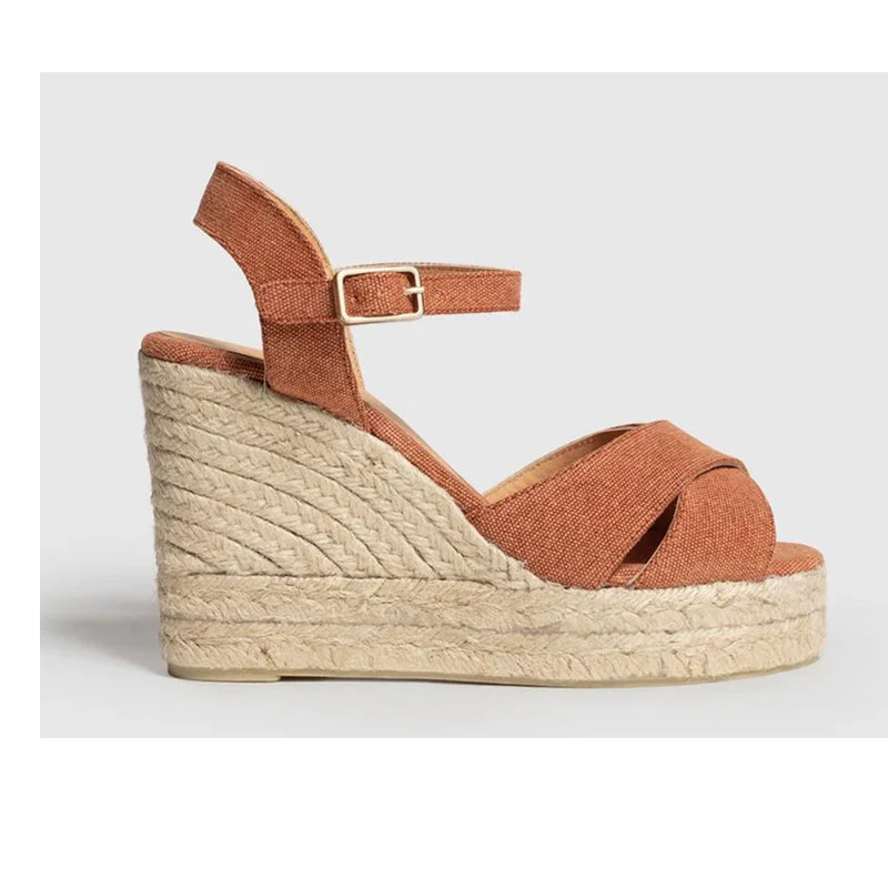 Child - Friendly Women's Sandals with a Secure Buckle in Purple for Moms on the GoCastaner Blaudell 8ED Cuero Wedge Espadrilles