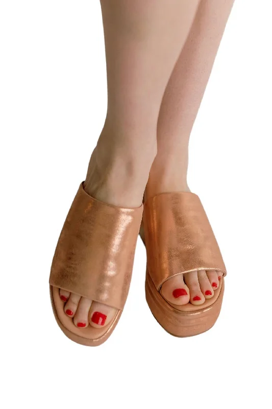 Anti - Slip Women's Sandals with a Grooved Sole in Green for Outdoor AdventuresHarbor Flatform Sandals In Rose Gold