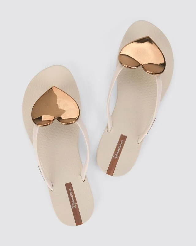 Child - Friendly Women's Sandals with a Secure Buckle in Purple for Moms on the GoIpanema Sandals