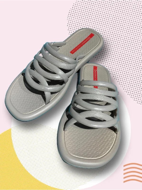 Women's Flat Slide Sandals with a Memory Foam Insole in White for All - Day ComfortIpanema Sandals