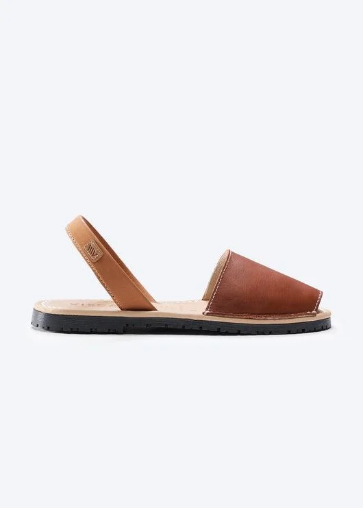Anti - Slip Women's Sandals with a Grooved Sole in Green for Outdoor AdventuresMenorquina Limited Edition Leather Avarca Sandals