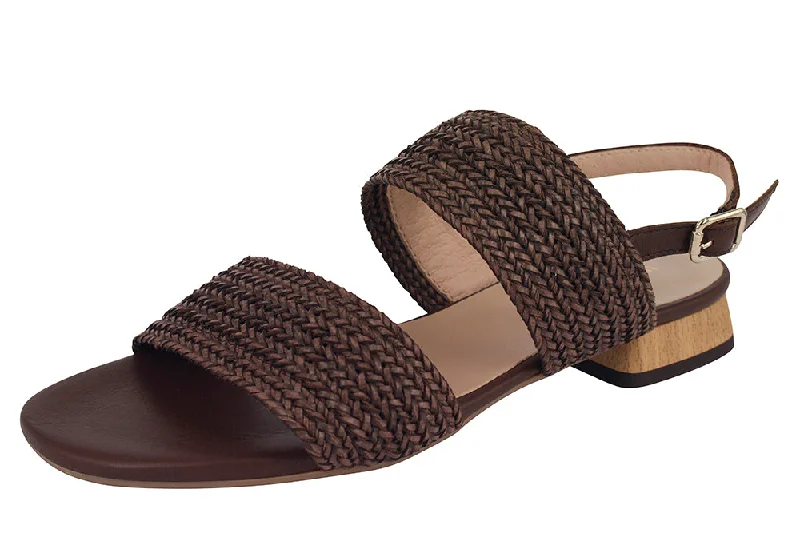 Anti - Slip Women's Sandals with a Grooved Sole in Green for Outdoor AdventuresNOAMI - GABRIELA TESTA