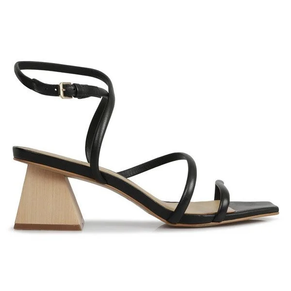 Shock - Absorbing Women's Sandals with a Soft Insole in Black for Active LifestylesSEMPRE DI 9009