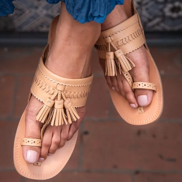 Women's Sandals with a Wedge Heel and a Tassel Detail in Orange for a Trendy LookTrendy Tinsel Kolhs Sandal