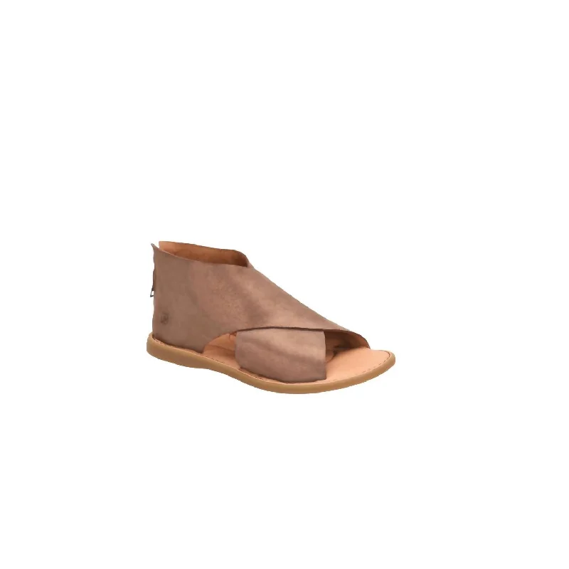 Women's Thong Sandals with a Beaded Design in Multicolor for a Beachy AestheticWomen’S Iwa Sandals In Bronze Metallic