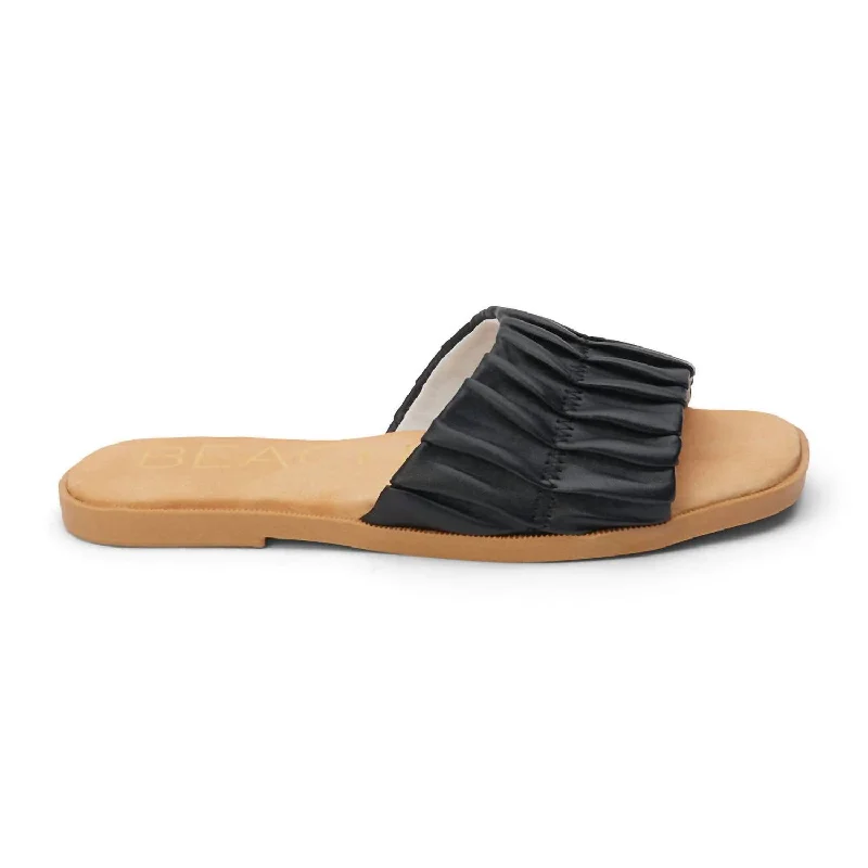 Child - Friendly Women's Sandals with a Secure Buckle in Purple for Moms on the GoWomen's Beach Viva Slide Sandal In Black