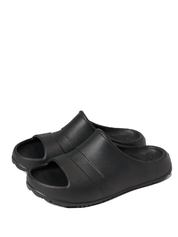 Women's Thong Sandals with a Beaded Design in Multicolor for a Beachy AestheticWomen's Float Slide Flat Sandal In Black