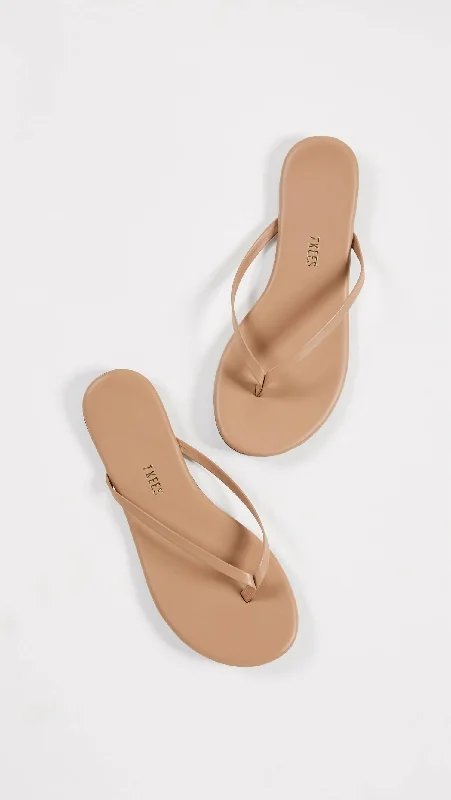 Child - Friendly Women's Sandals with a Secure Buckle in Purple for Moms on the GoWomen's Foundations Matte Sandal In Cocobutter