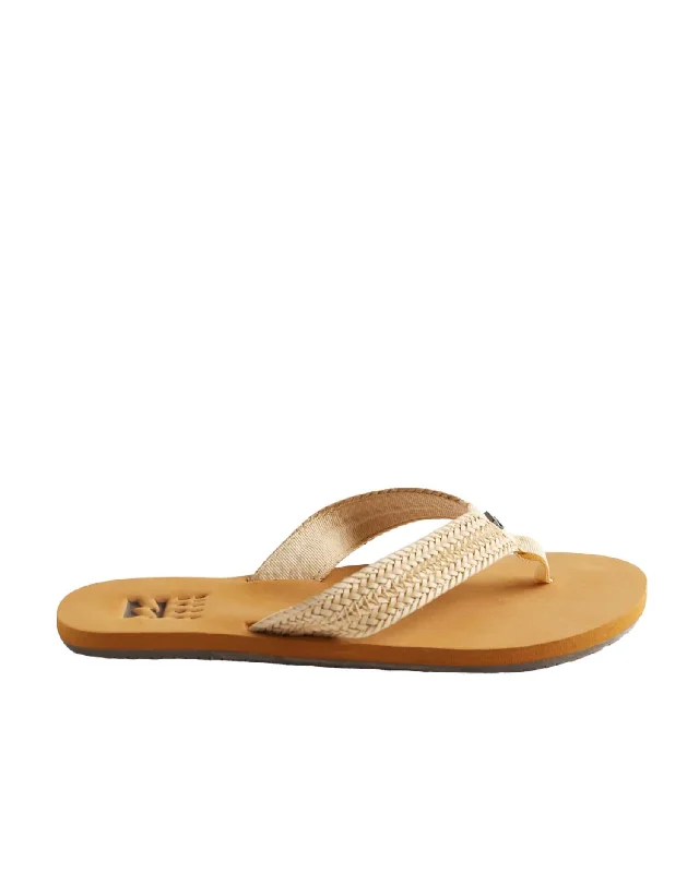 Anti - Slip Women's Sandals with a Grooved Sole in Green for Outdoor AdventuresWomen's Kai Sandals In White