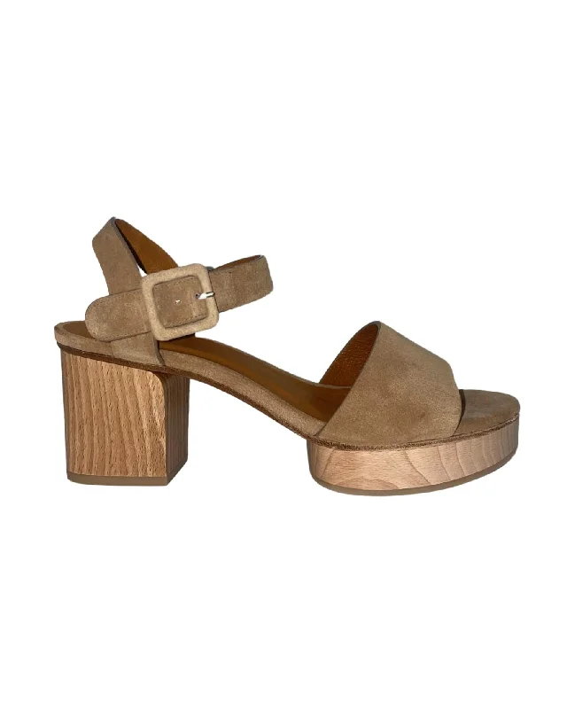 Women's Strappy Gladiator Sandals with Buckle Closures in Tan for a Boho LookWomen's Riviera Clog In Brown Split Suede