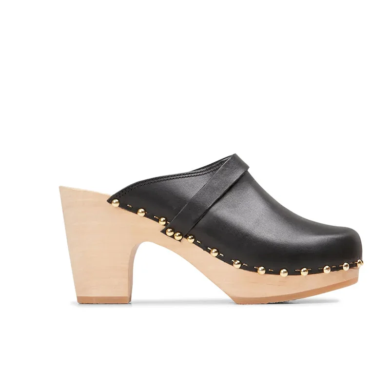 Sustainable Women's Recycled Material Sandals in Beige for Eco - Conscious ShoppersYOUYOU Yndies Black Leather Clogs Sandals