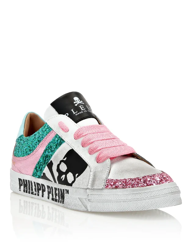 Chunky - Sole Women's Platform Sneakers in White for a Trendy Street Style LookLeather Lo-Top Sneakers Skull with Crystals
