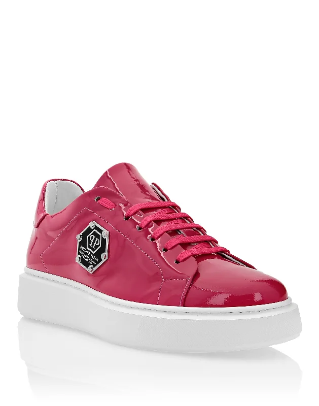 High - Top Women's Leather Sneakers in Black for a Stylish and Durable OptionLo-Top Sneakers