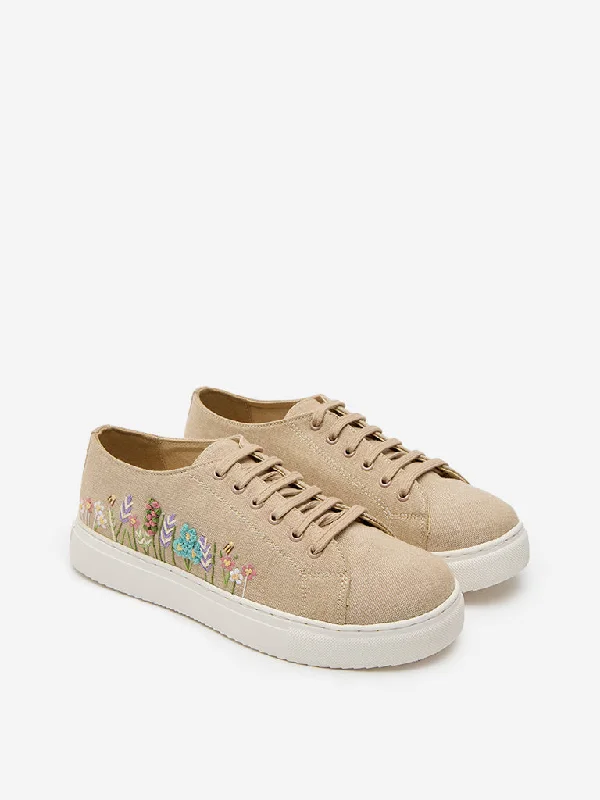Vegan - Friendly Women's Sneakers Made from Recycled Materials for an Eco - Conscious ChoiceLUNA BLU Beige Floral Embroidered Sneakers
