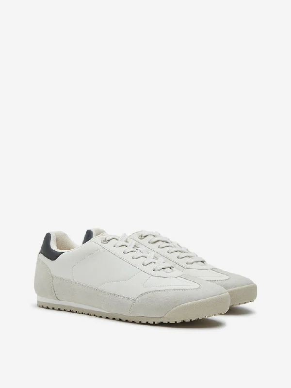 Chunky - Sole Women's Platform Sneakers in White for a Trendy Street Style LookLUNA BLU Taupe Lace-Up Sneakers