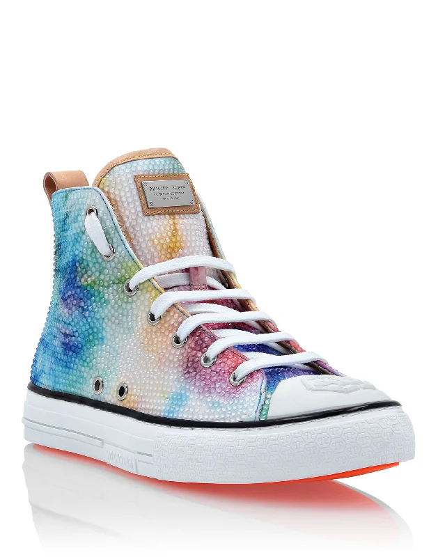 Smart - Tech Women's Sneakers with Fitness Tracking Features for Active Lifestyle EnthusiastsSatin Hi-Top Sneakers Tie dye