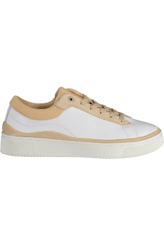 Chunky - Sole Women's Platform Sneakers in White for a Trendy Street Style LookTommy Hilfiger Chic Contrasting Lace-Up Women's Sneakers