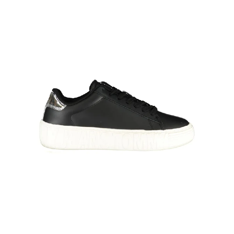 Slip - On Women's Canvas Sneakers in Navy for Easy and Effortless WearTommy Hilfiger Elegant Lace-Up Sneakers with Contrast Women's Details
