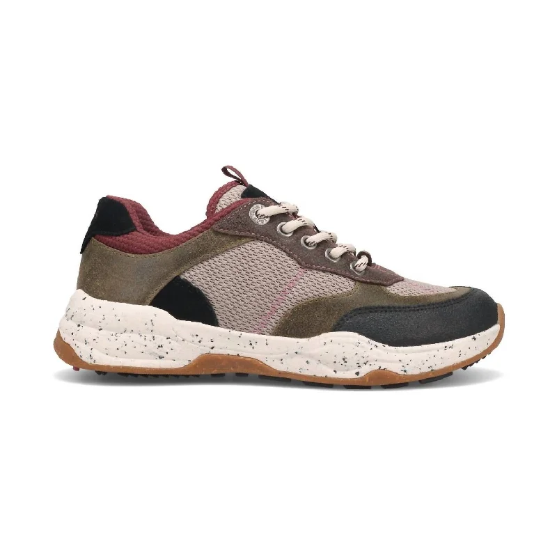 Women's Sneakers with Removable Insoles for Easy Cleaning and CustomizationWomen's Advance Sneaker Shoes In Sonoma Multi