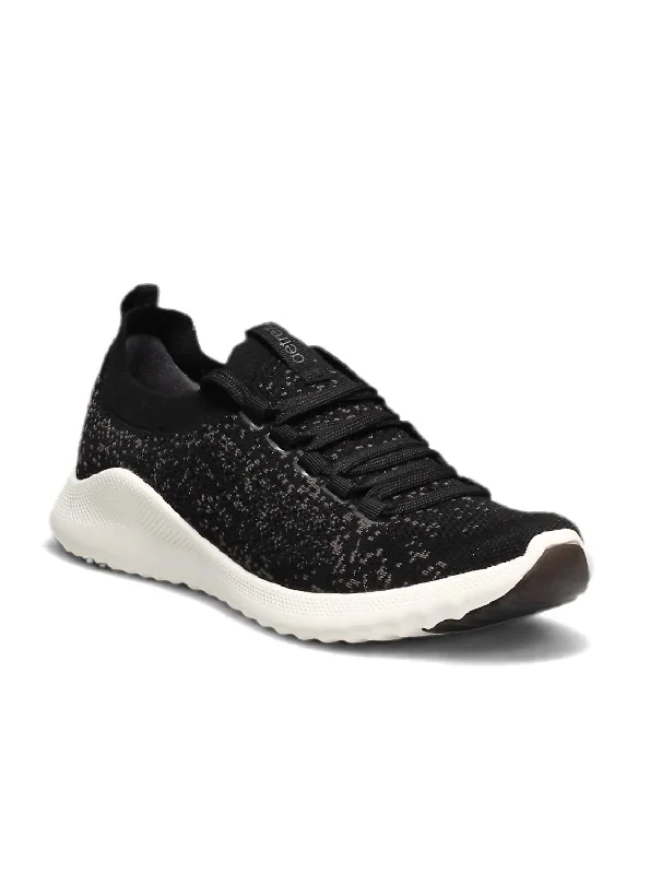 Smart - Tech Women's Sneakers with Fitness Tracking Features for Active Lifestyle EnthusiastsWomen's Carly Sneaker In Black