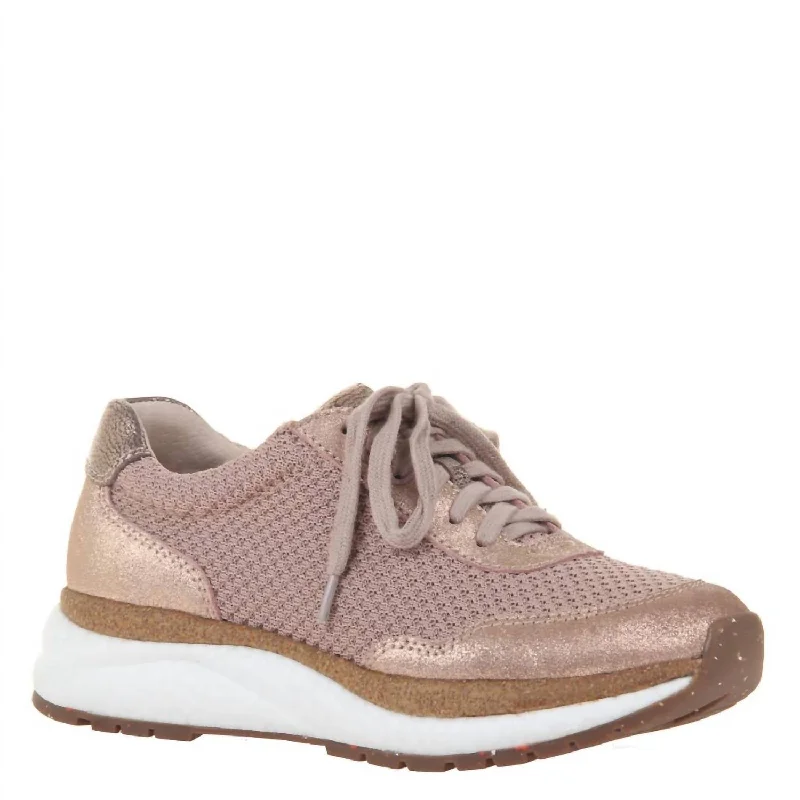 Low - Top Women's Tennis Sneakers in Bright Neon for a Pop of Color on the CourtWomen's Flash Sneakers In Copper