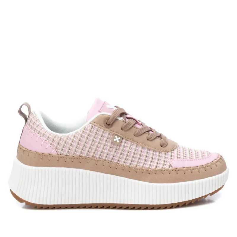 Women's Sneakers with Adjustable Straps for a Customized Fit During High - Impact ExercisesWomen's Technical Modern Sneakers In Nude