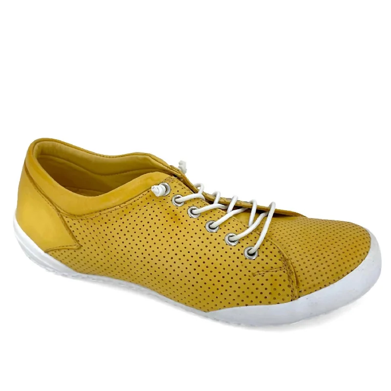 Retro - Style Women's Sneakers in Pastel Colors for a Nostalgic and Fashionable VibeWomen's Teejay Sneaker In Ocher