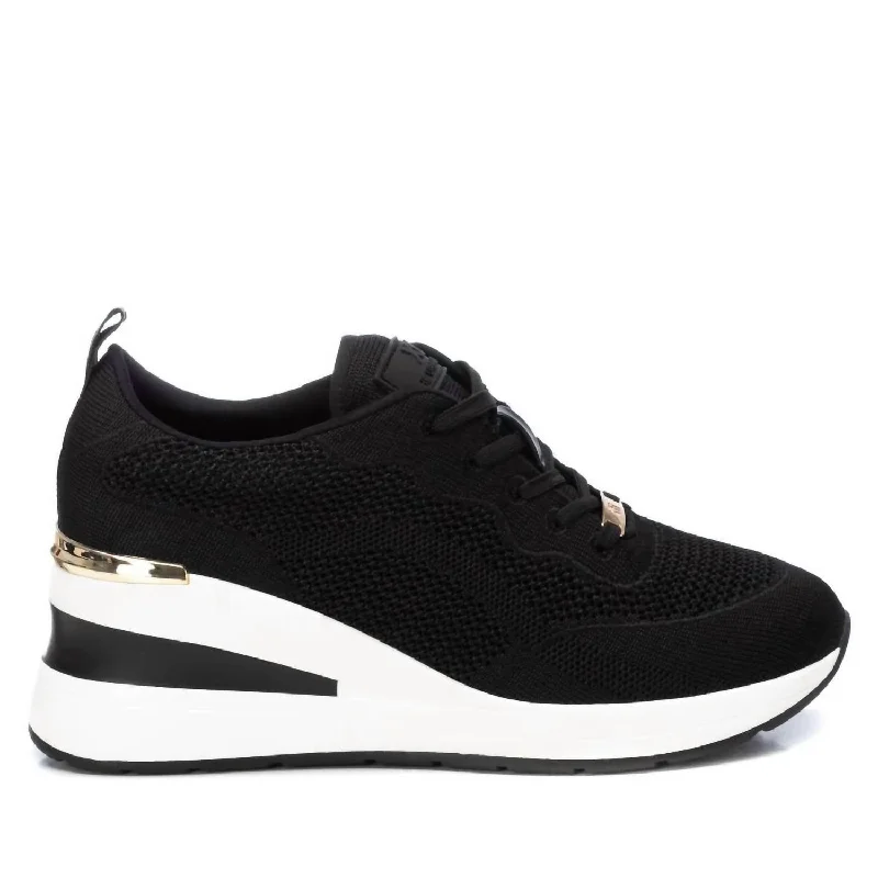 Women's Sneakers with Adjustable Straps for a Customized Fit During High - Impact ExercisesWomen's Trainer Sneakers In Black