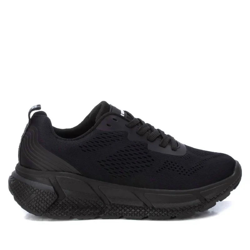 Women's Sneakers with Adjustable Straps for a Customized Fit During High - Impact ExercisesWomen's Trainer Sneakers In Black