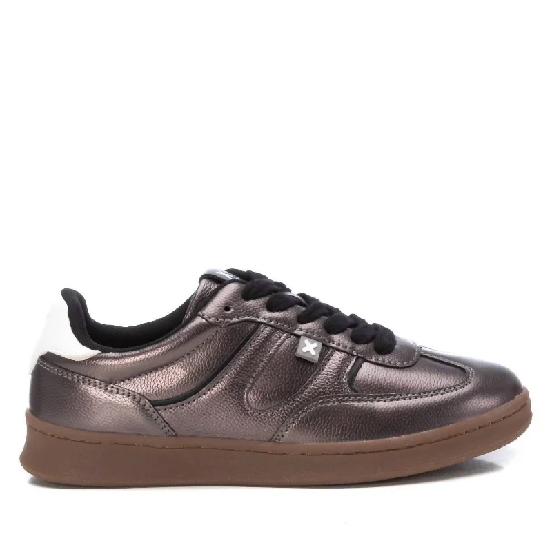 Vegan - Friendly Women's Sneakers Made from Recycled Materials for an Eco - Conscious ChoiceWomen's Trainer Sneakers In Plumb