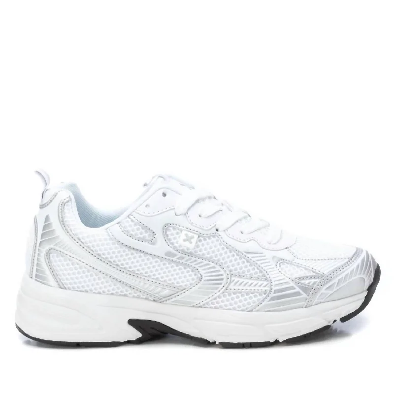 Water - Resistant Women's Hiking Sneakers with Traction Outsoles for Outdoor AdventuresWomen's Trainer Sneakers In White
