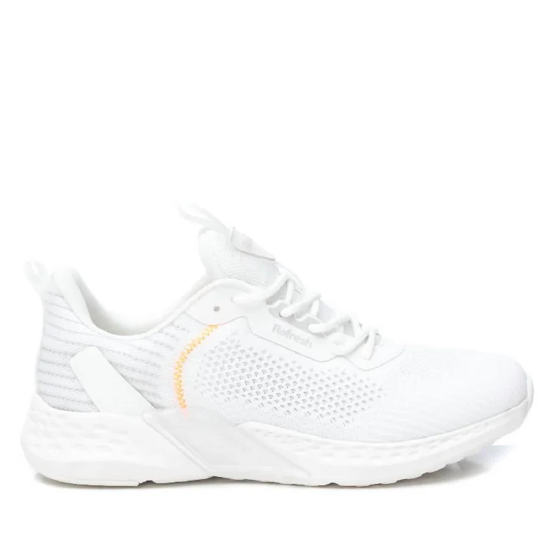Smart - Tech Women's Sneakers with Fitness Tracking Features for Active Lifestyle EnthusiastsWomen's Trainer Sneakers In White